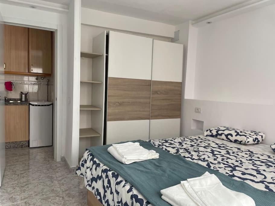 Giovina Living Av Suecia 150M From Beach Лос Кристианос Экстерьер фото